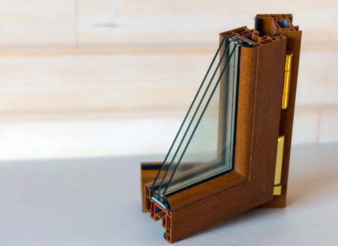 Installation de fenêtre en bois sur mesure Peille